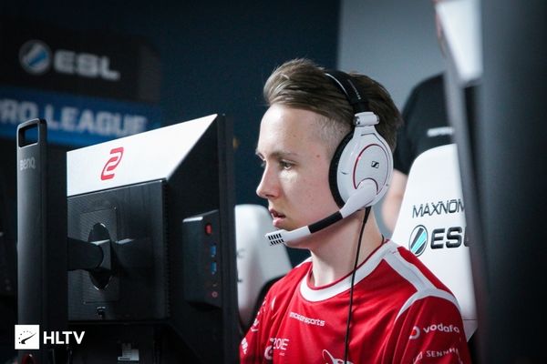 FPX 1-1 NIP：韧性十足超大逆转，FPX落后一万经济翻盘成功